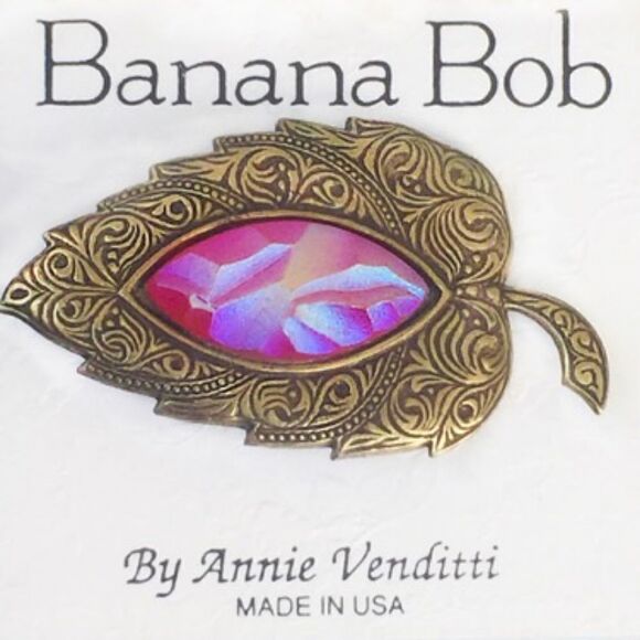 Iridescent Red OX Gold Banana Bob Leaf Pin New - Picture 1 of 3